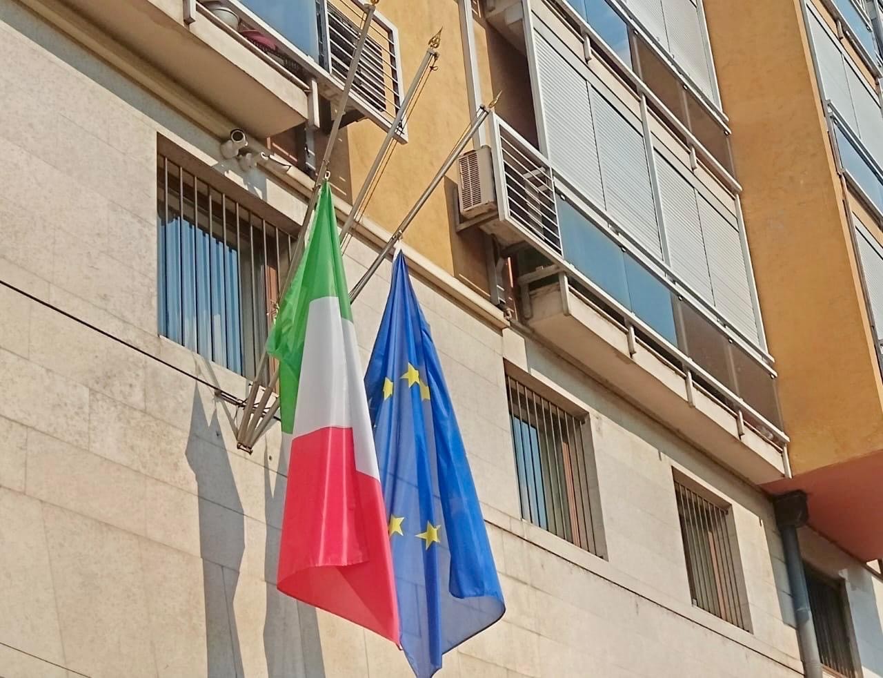 Bandiere a mezz’asta